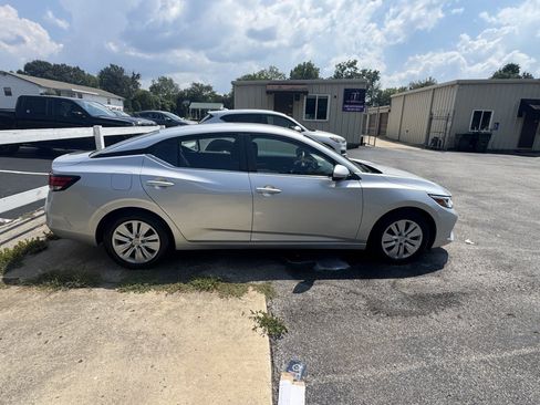 Used 2022 Nissan Sentra S FWD image 2