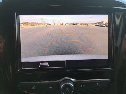 Used 2021 Chevrolet Traverse LS AWD/4WD image 24