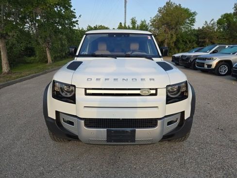 Used 2022 Land Rover Defender 110 SE image 8