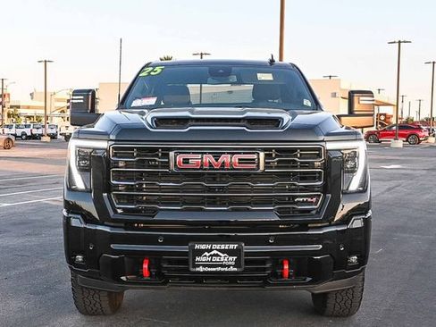 Used 2025 GMC Sierra 2500 AT4 AWD/4WD image 2
