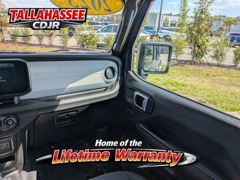 Used 2025 Jeep Wrangler Unlimited Sahara AWD/4WD image 34
