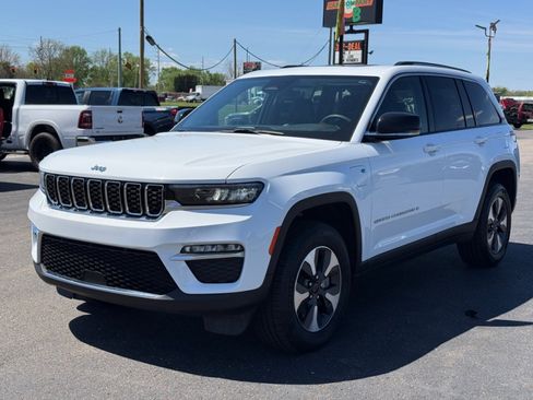 Used 2022 Jeep Grand Cherokee Limited image 4