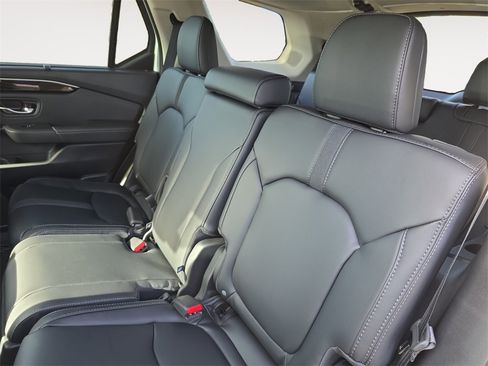 New 2025 Honda Pilot Touring image 13