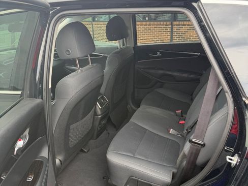 Used 2019 Kia Sorento S FWD image 17
