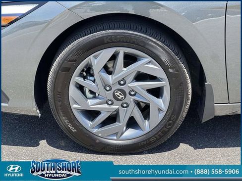 Used 2025 Hyundai Elantra Hybrid FWD image 9
