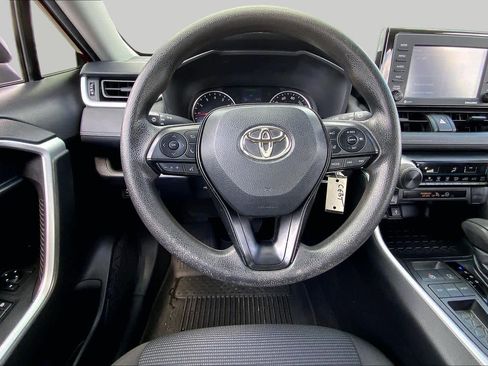 Used 2022 Toyota RAV4 LE FWD image 6