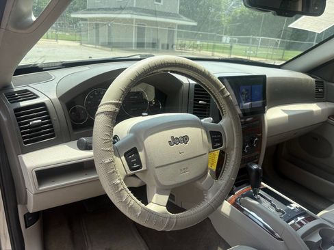 Used 2007 Jeep Grand Cherokee Limited w/ Trailer Tow Group IV image 9