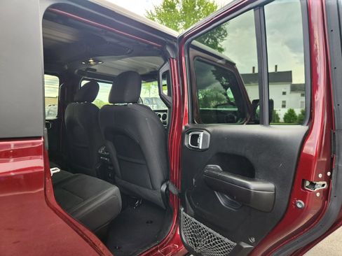 Used 2021 Jeep Gladiator Sport image 40