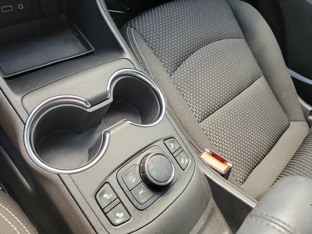 Used 2024 GMC Terrain SLE w/ Driver Convenience Package FWD image 17