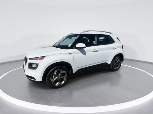 Used 2023 Hyundai Venue SEL image 4