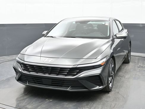 Certified 2024 Hyundai Elantra Limited image 4