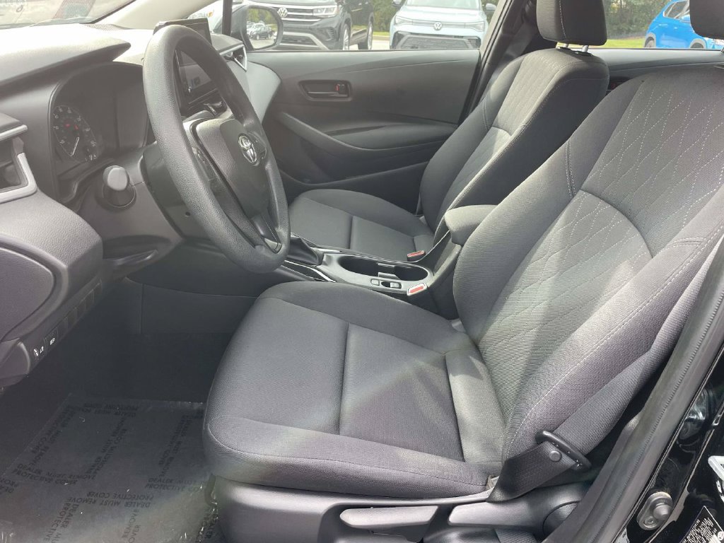 Used 2025 Toyota Corolla LE FWD image 16