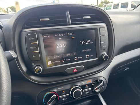 Used 2025 Kia Soul LX w/ LX Technology Package FWD image 20