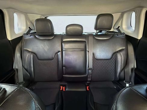 Used 2018 Jeep Compass Latitude w/ Popular Equipment Group AWD/4WD image 18