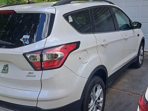 Used 2017 Ford Escape SE w/ Equipment Group 201A FWD image 13
