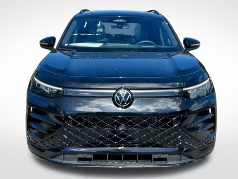 New 2026 Volkswagen Tiguan SE R-Line FWD image 8