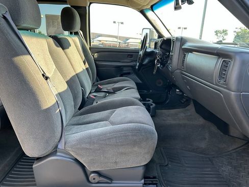 Used 2005 Chevrolet Silverado 2500 LS w/ Heavy-Duty Power Package AWD/4WD image 28