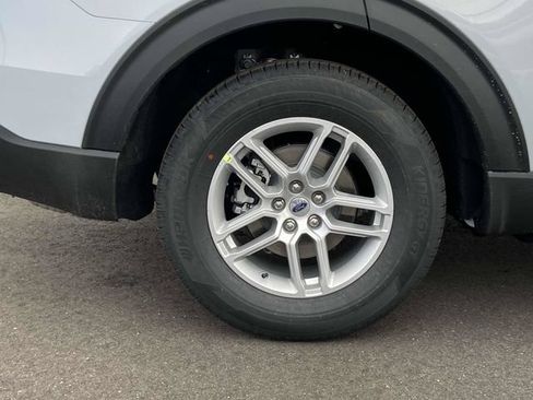 New 2026 Ford Explorer Active RWD image 19