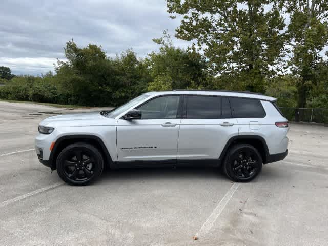 Used 2024 Jeep Grand Cherokee L Limited w/ Black Appearance Package AWD/4WD image 5