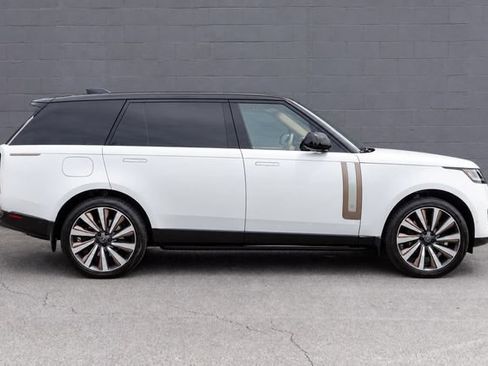Used 2024 Land Rover Range Rover SV AWD/4WD image 5