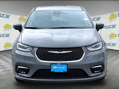 Used 2023 Chrysler Pacifica Touring-L FWD image 2