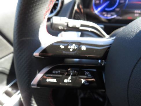 Used 2024 Mercedes-Benz EQB 300 4MATIC image 11
