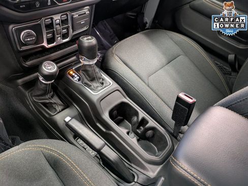 Used 2024 Jeep Wrangler Sahara image 14