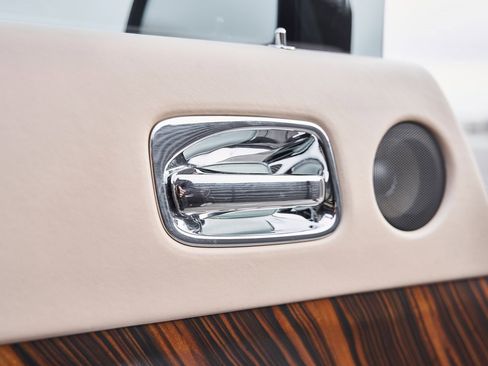 Used 2014 Rolls-Royce Wraith image 32