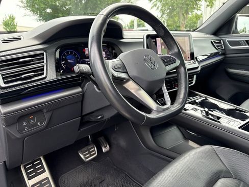 Used 2024 Volkswagen Atlas Cross Sport SEL R-Line AWD/4WD image 12