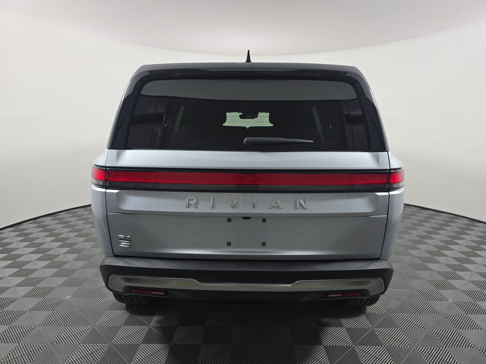 Used 2024 Rivian R1S Adventure Dual AWD/4WD image 4