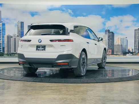 Used 2024 BMW iX xDrive50 AWD/4WD image 9