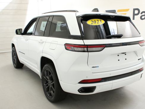 Used 2023 Jeep Grand Cherokee 30th Anniversary AWD/4WD image 8