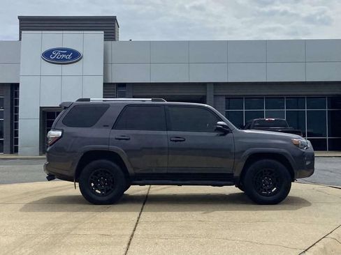 Used 2022 Toyota 4Runner SR5 Premium w/ Moonroof Package AWD/4WD image 2