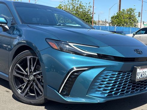 Used 2025 Toyota Camry XSE FWD image 6
