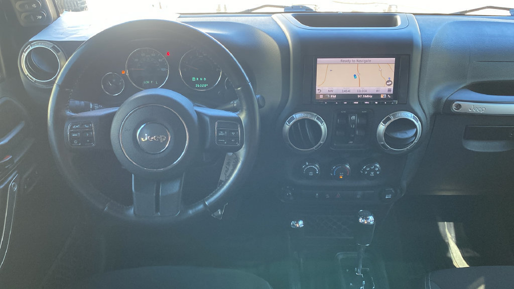 Used 2018 Jeep Wrangler Unlimited Sahara w/ Connectivity Group AWD/4WD image 20
