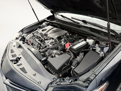 Used 2019 Toyota Camry SE w/ Carpet Mat Package image 28