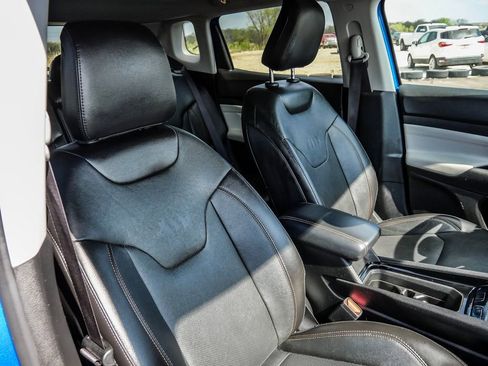 Used 2022 Jeep Compass Limited image 18