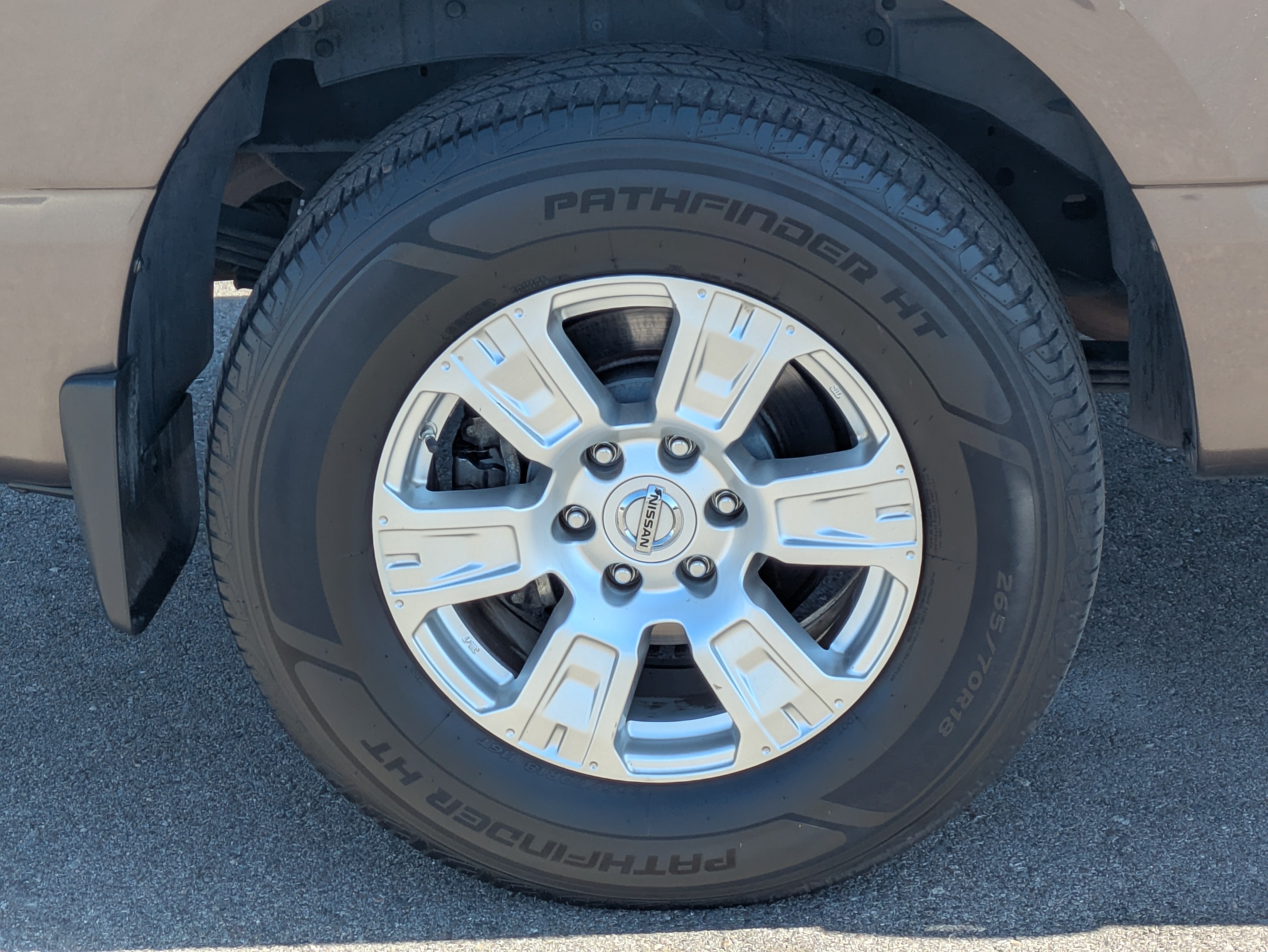 Used 2017 Nissan Titan SV RWD image 9
