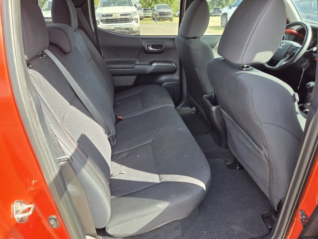 Used 2018 Toyota Tacoma TRD Off-Road AWD/4WD image 15