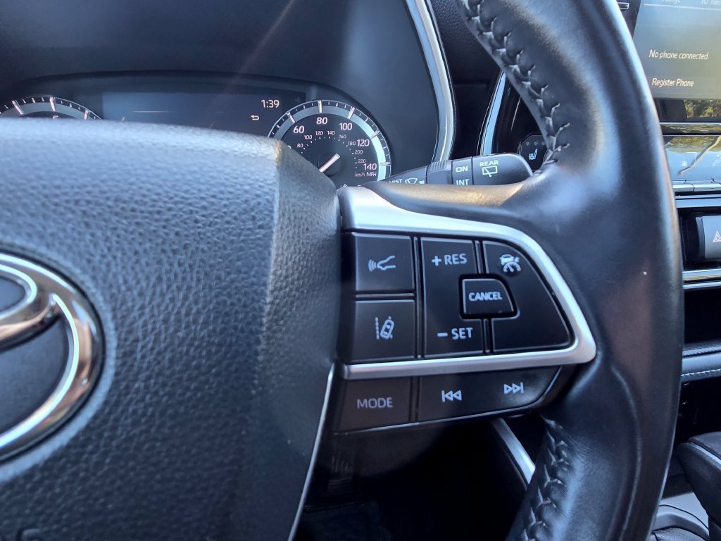 Used 2022 Toyota Highlander XLE AWD/4WD image 23