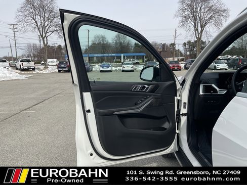 Used 2024 BMW X5 xDrive40i w/ Parking Assistance Package image 9