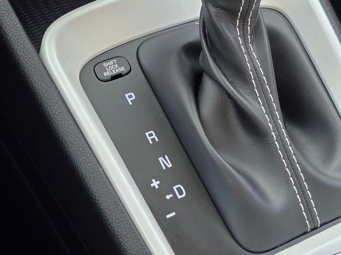 Certified 2022 Hyundai Venue Limited w/ Cargo Package image 29