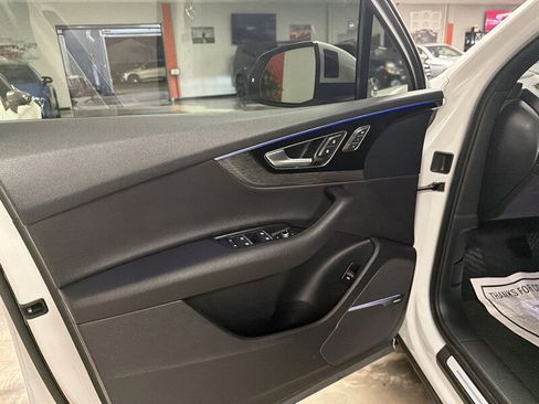 Used 2018 Audi Q7 3.0T Prestige w/ Prestige Package AWD/4WD image 22