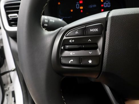 Used 2024 Hyundai Venue Limited FWD image 29