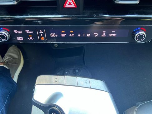 Used 2024 Kia EV6 Light RWD image 12
