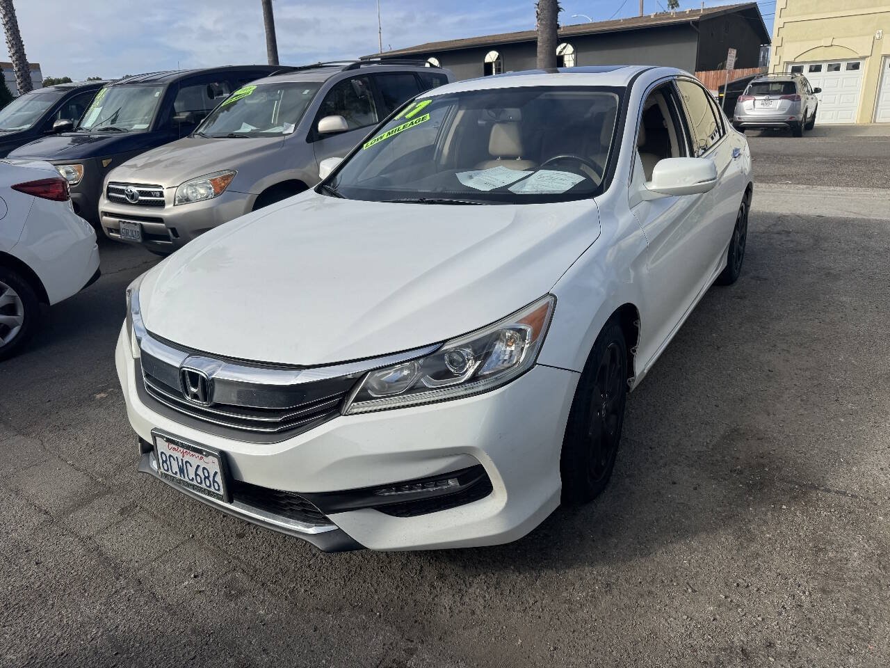 Used 2017 Honda Accord EX-L image 2