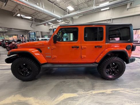 Used 2018 Jeep Wrangler Unlimited Sahara w/ Cold Weather Group AWD/4WD image 39