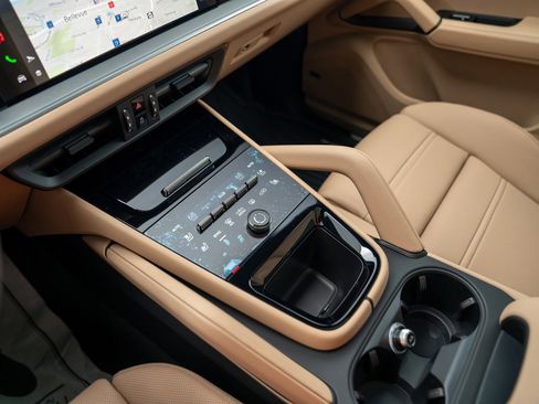 Used 2026 Porsche Cayenne image 20