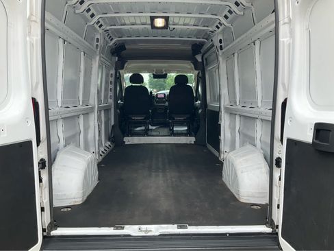 Used 2024 RAM ProMaster 2500 w/ Convenience Group FWD image 17