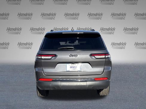 Used 2023 Jeep Grand Cherokee L Laredo image 8
